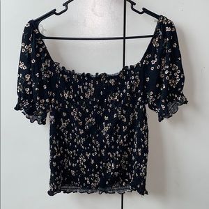 Floral scrunchy top